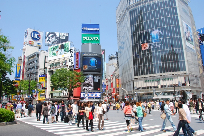 Walk in the centre of Tokyo