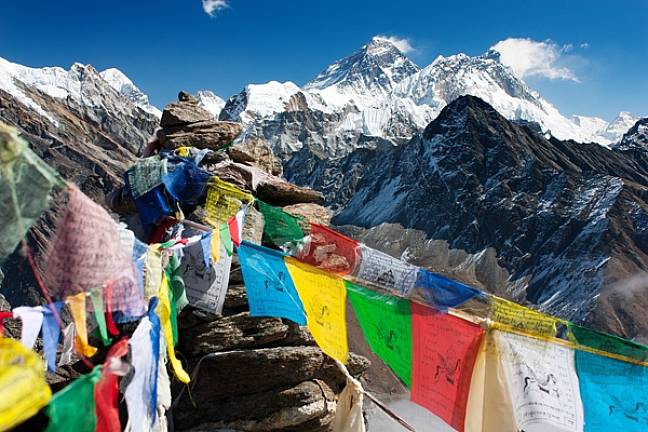 Meaning of prayer flags everest from gokyo ri 600x400