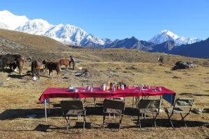 Breakfast at Panding campsite