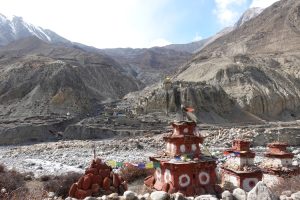 Red chortens at Phu