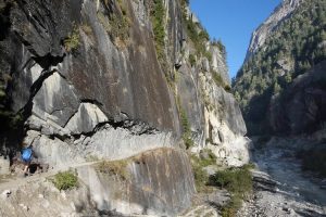 Rock cut path on the way to Chhaucha Oder