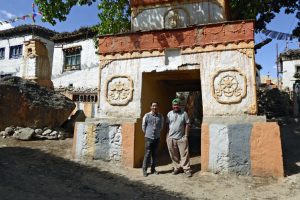 Chorten in Ghami and Sherpas